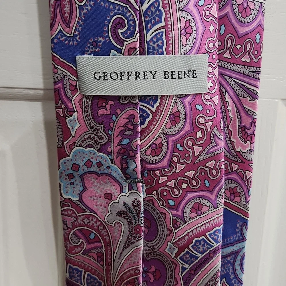 Geoffrey Beene Pink & Blue Silk Paisley Tie